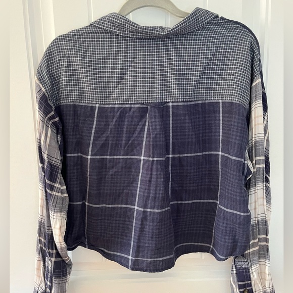 American Eagle; Navy; Plaid; Women’s Medium - Picture 2 of 2